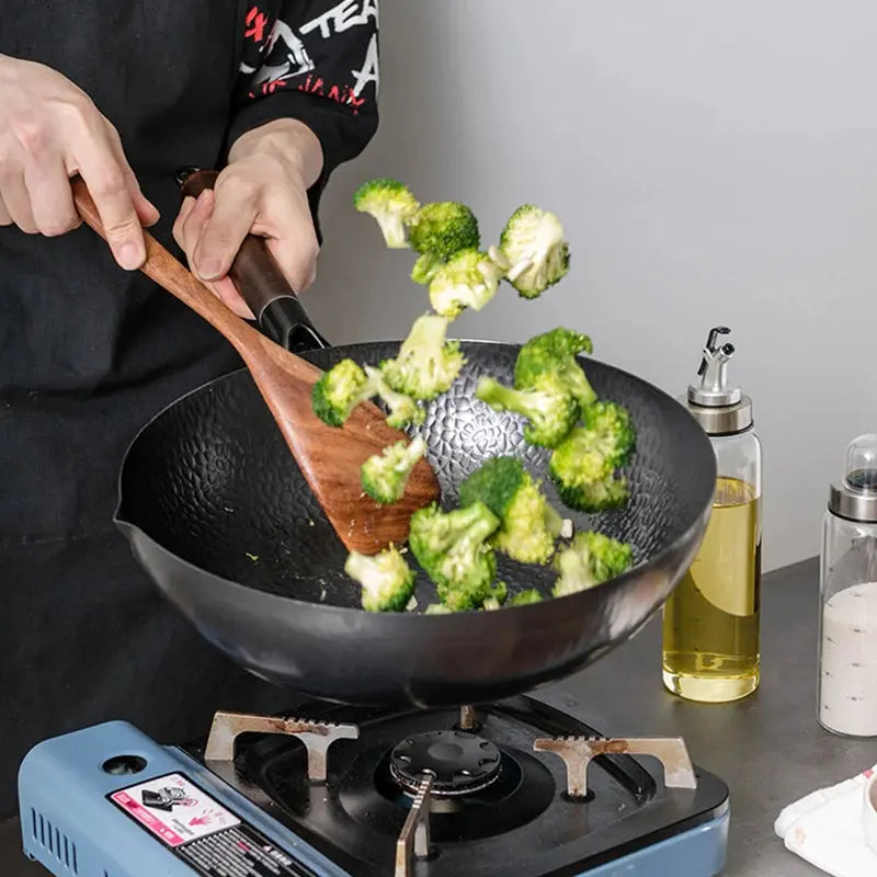 32cm Carbon Steel Wok Pan – Non-Stick Flat Bottom Stir Fry Wok with Wooden Lid for Electric Induction and Gas Stove - Rehmiar